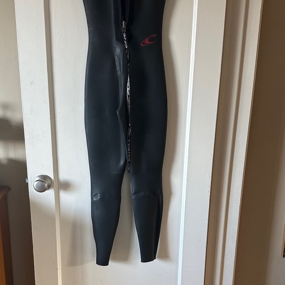 O'Neill women’s Black and Red Swim Wetsuit sleeveless - Picture 4 of 4